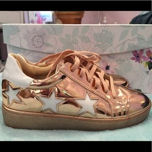 Via Pinky Rose Gold Metallic sneakers size 5.5
